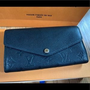 Sarah wallet in good condition